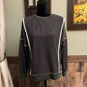 SUGARFOX Olive and Gray Women's Top with Lace Trim!  Size M/L